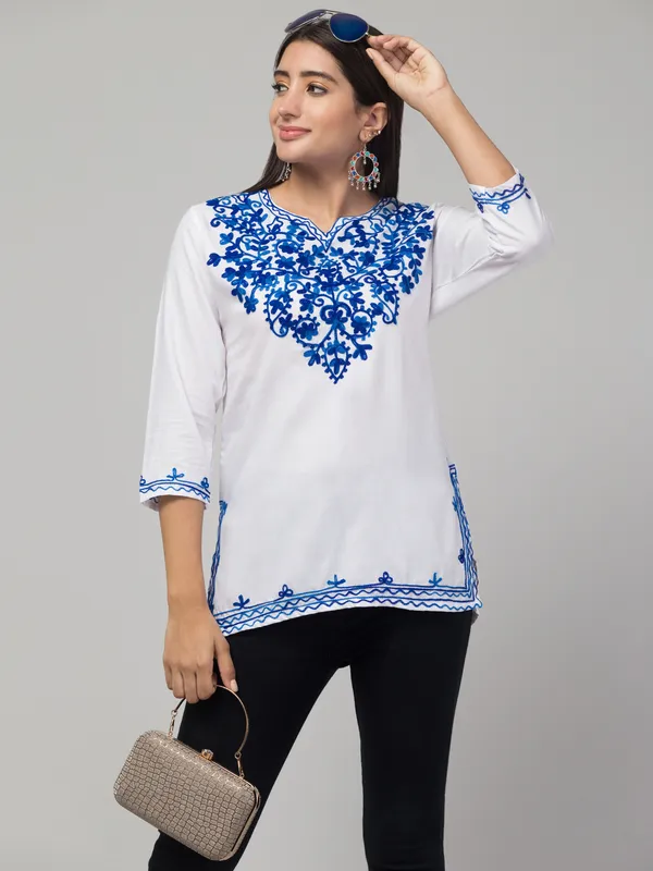 White_Embroidered_Straight_Kurti_for_Women