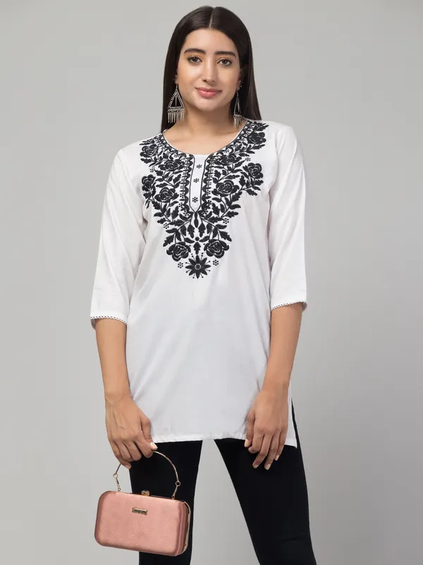 White_Floral_Straight_Kurti_for_Women