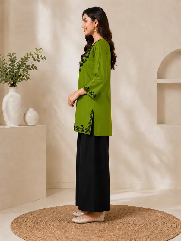 Green_Embroidered_Straight_Kurta_Set_for_Women