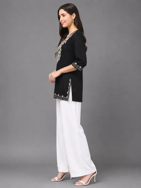 Black_Embroidered_Kurta_Set_for_Women
