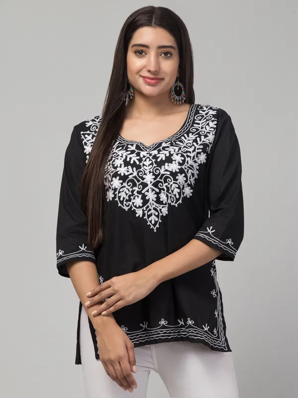 Black-Straight_Kurti