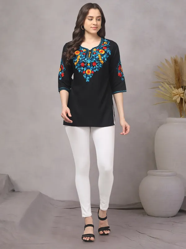 Black-Straight_Kurti