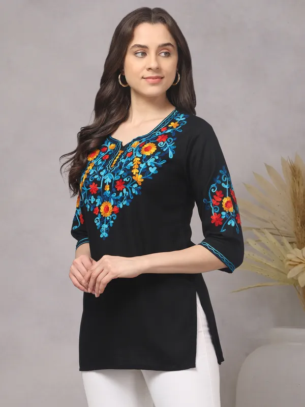 Black-Straight_Kurti