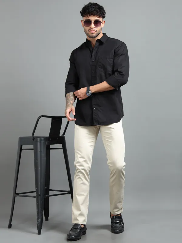 Tom_Mackler_Men_Solid_Casual_Black_Shirt