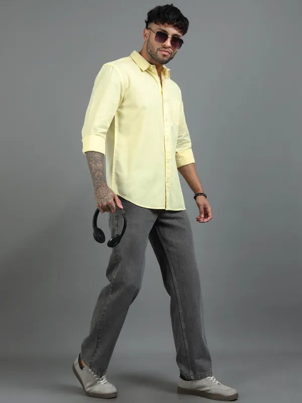Tom_Mackler_Men_Solid_Casual_Yellow_Shirt
