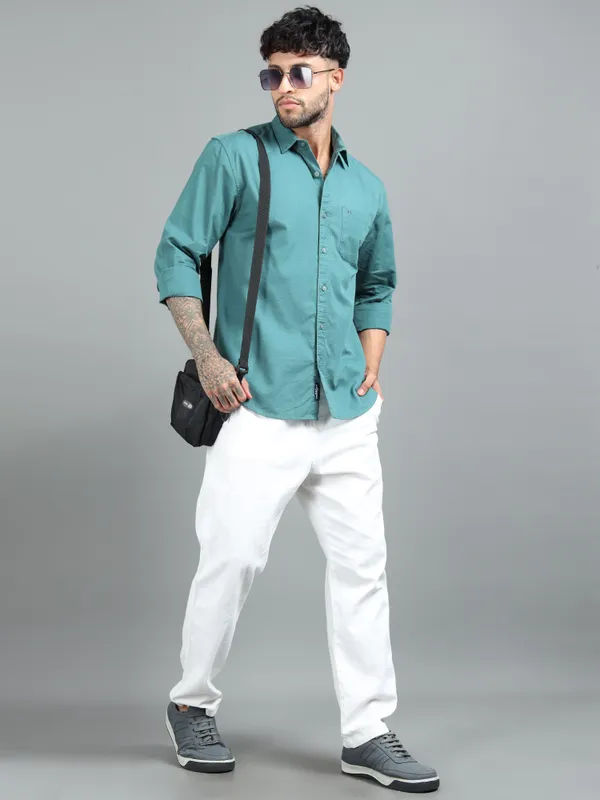 Tom_Mackler_Men_Solid_Casual_Blue_Shirt