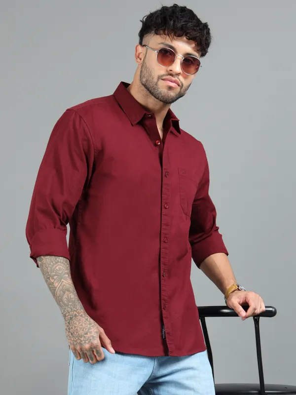 Tom_Mackler_Men_Solid_Casual_Maroon_Shirt