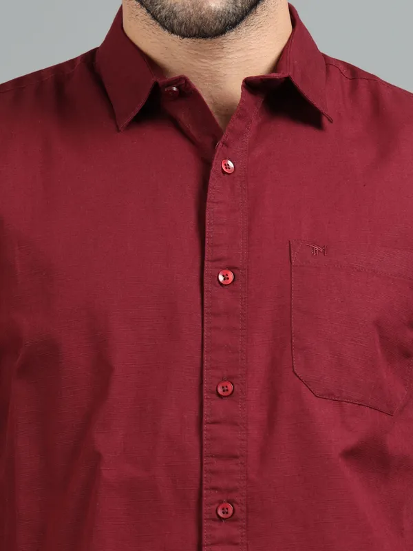 Tom_Mackler_Men_Solid_Casual_Maroon_Shirt