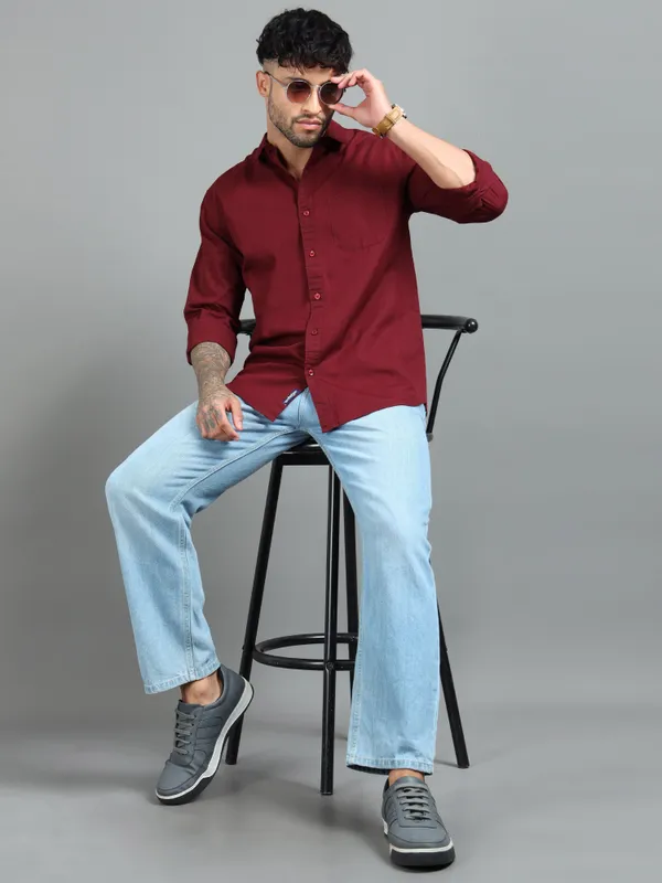 Tom_Mackler_Men_Solid_Casual_Maroon_Shirt