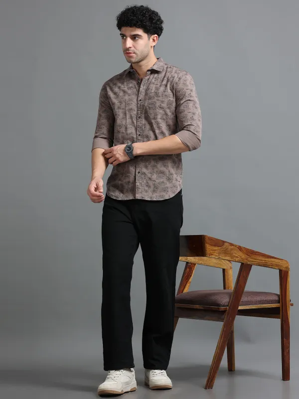Tom_Mackler_Men_Printed_Casual_Brown_Shirt