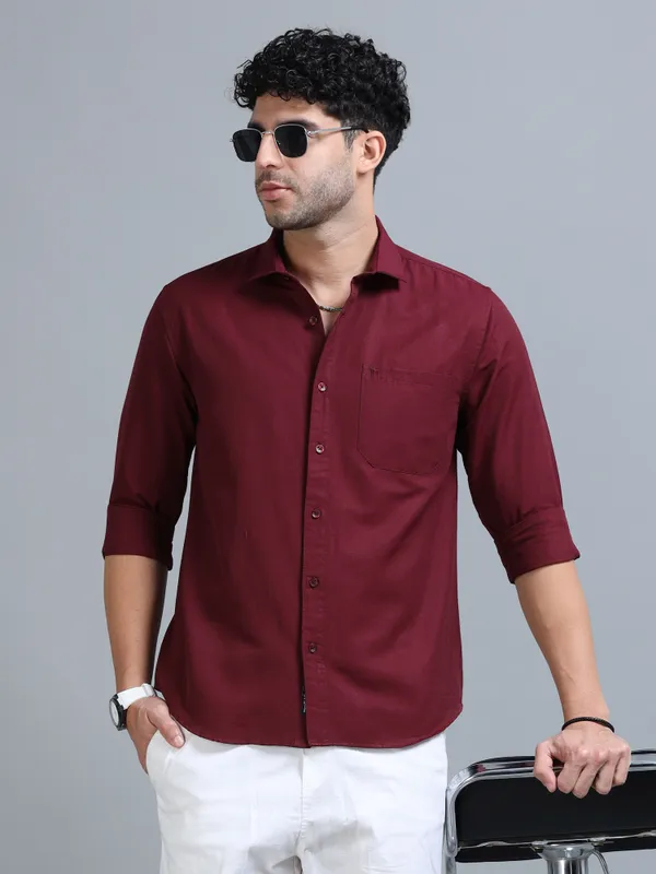 Tom_Mackler_Men_Solid_Casual_Maroon_Shirt