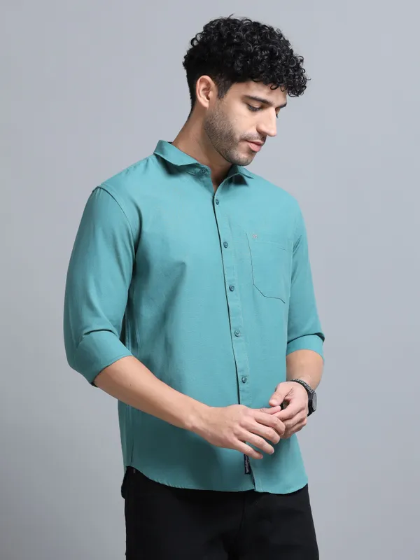 Tom_Mackler_Men_Solid_Casual_Blue_Shirt