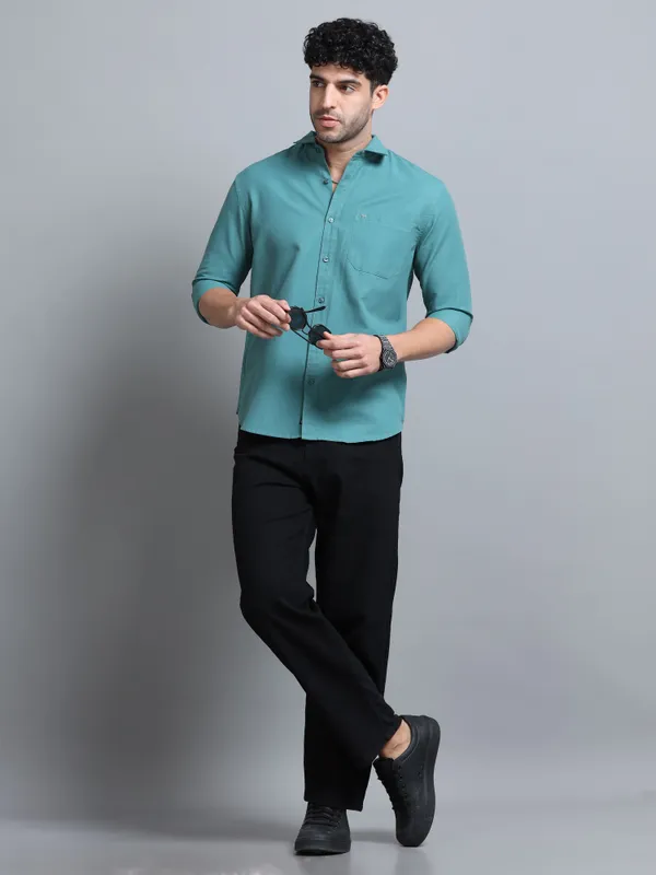 Tom_Mackler_Men_Solid_Casual_Blue_Shirt