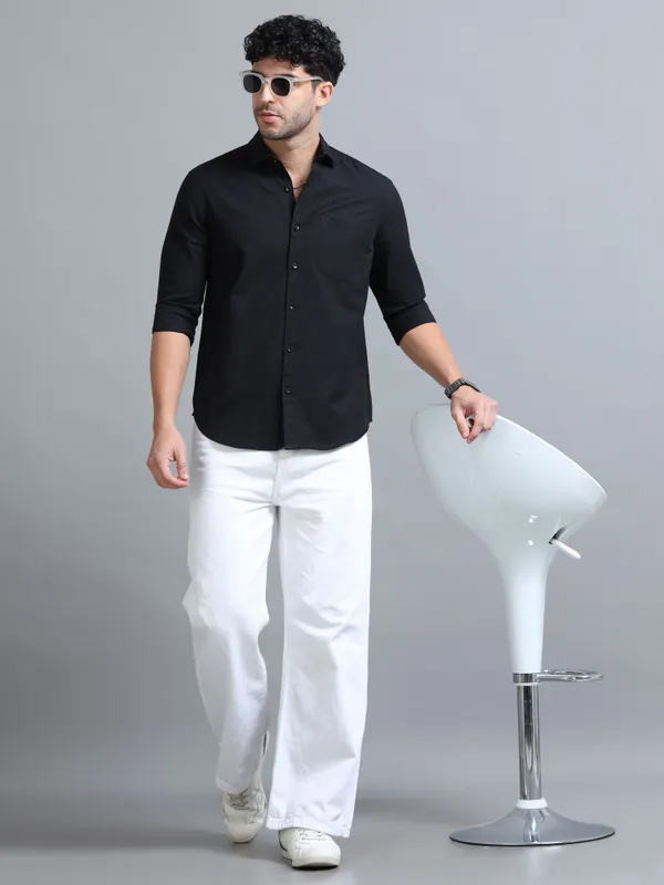 Tom_Mackler_Men_Solid_Casual_Black_Shirt