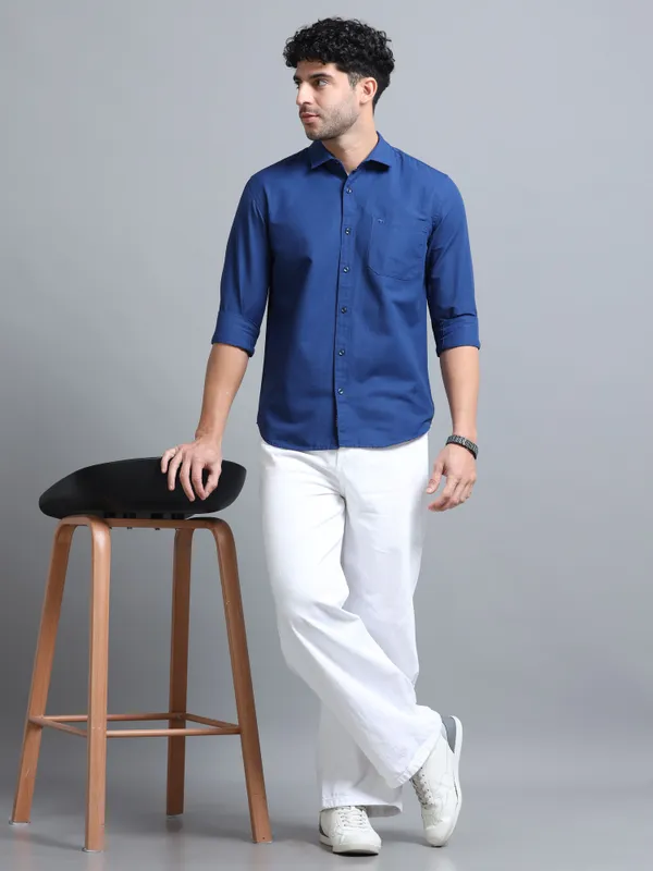 Tom_Mackler_Men_Solid_Casual_Blue_Shirt