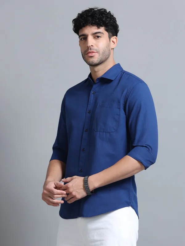 Tom_Mackler_Men_Solid_Casual_Blue_Shirt