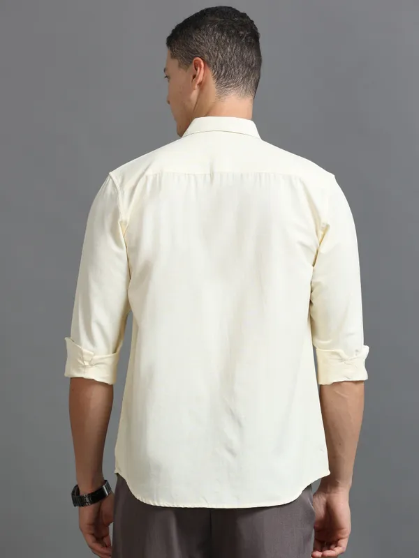 Tom_Mackler_Men_Solid_Casual_Yellow_Shirt