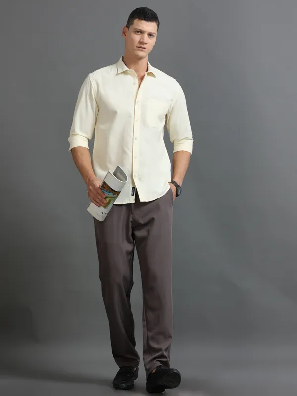 Tom_Mackler_Men_Solid_Casual_Yellow_Shirt