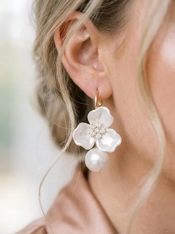 Elegant_White_Floral_Pearl_Drop_Hoop_Earrings