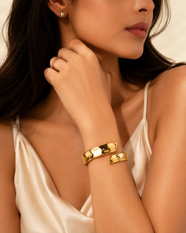 Hammered_Gold_Open_Wrap_Bangle