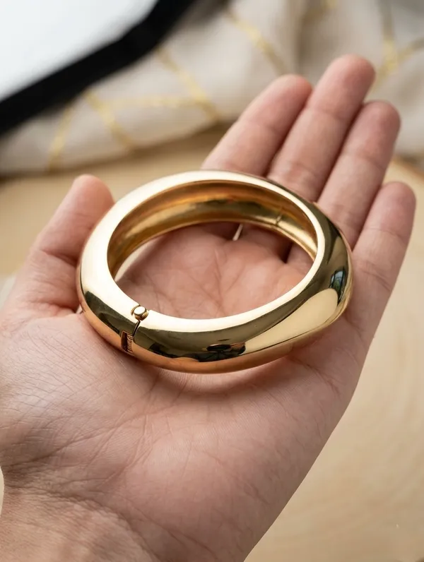Chunky_Gold_Curved_Hinged_Bangle_Bracelet