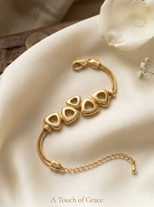 Gold-Plated_Geometric_Triangle_Charm_Bracelet