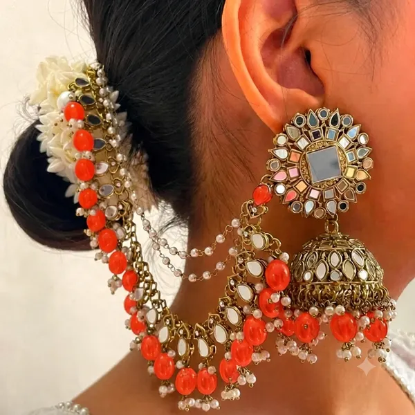Gold_Alloy_Kundan_Bridal_Earrings_And_Maang_Tikka_For_Women