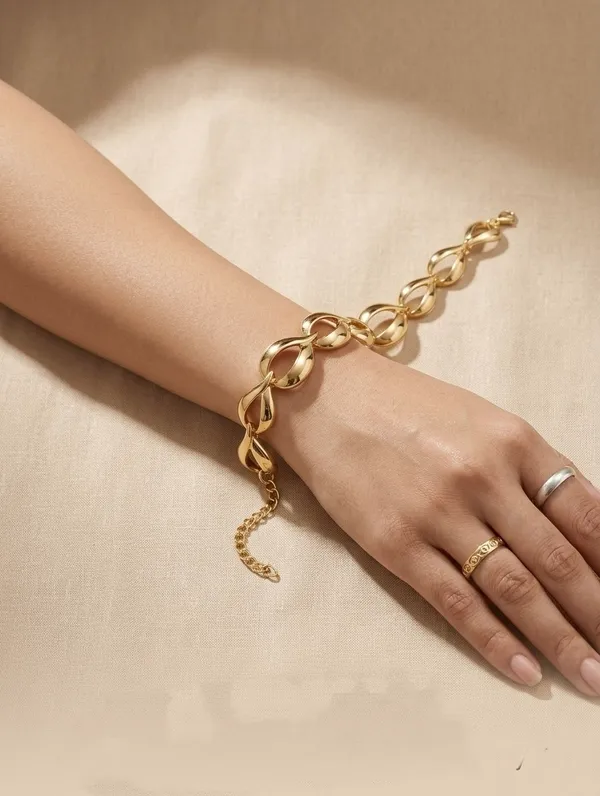 Chunky_Gold_Twisted_Oval_Link_Statement_Bracelet