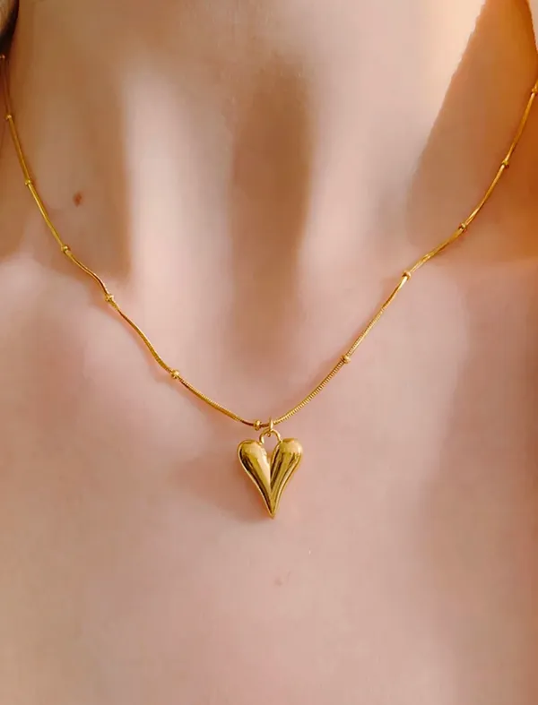 Gold_Tone_Alloy_Heart_Pendant_Necklace_For_Women