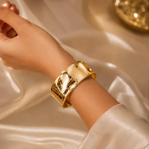 Gold_Hammered_Texture_Chunky_Cuff_Bracelet