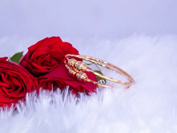 Gold_Metal_Twisted_Double_Band_Bangle_Set_For_Women
