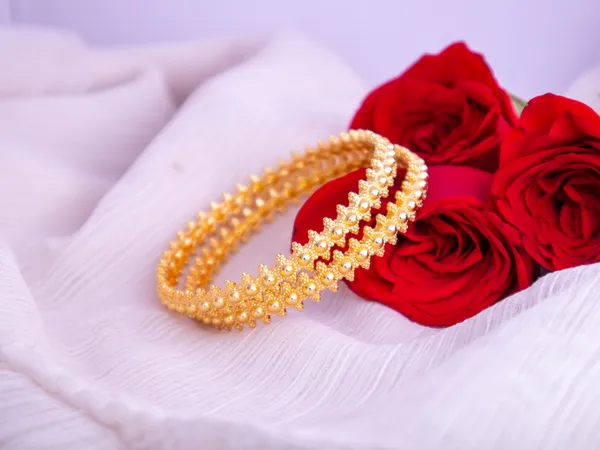 Gold_Metal_Beaded_Stone_Embellished_Bangle_For_Women