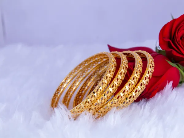 Gold_Metal_Intricate_Patterned_Slim_Bangles_For_Women
