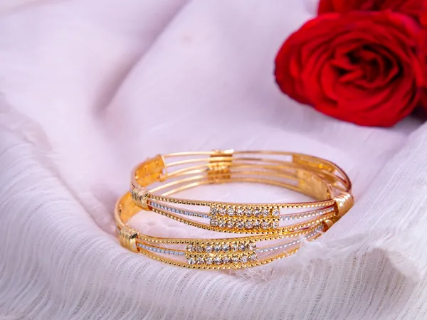 Gold_Metal_Stone_Studded_Slim_Bangles_For_Women