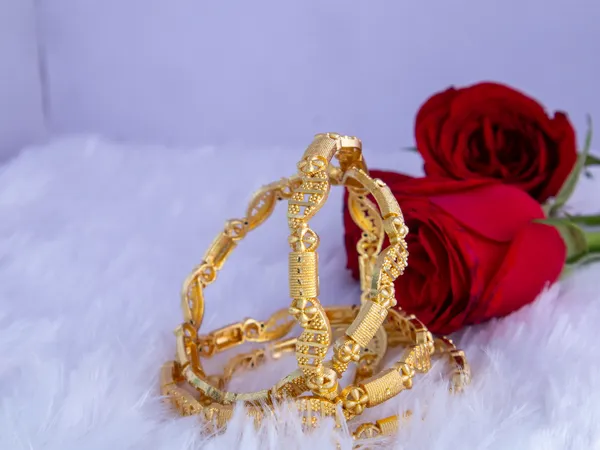 Gold_Metal_Ornate_Textured_Stacked_Bangle_Set_For_Women