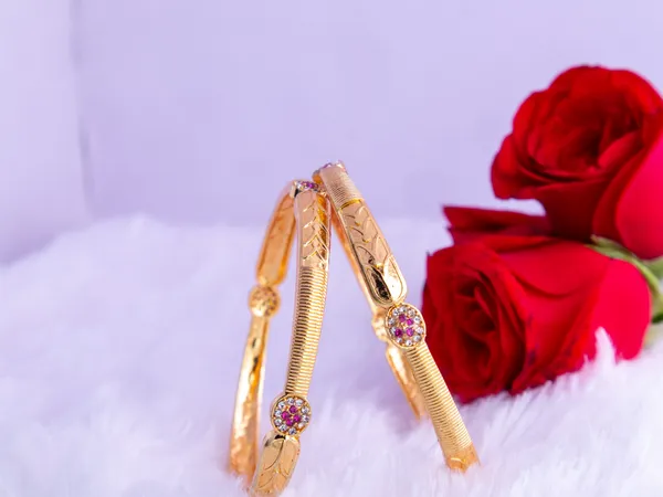 Gold_Metal_Leaf_Textured_Stone_Embellished_Bangles_For_Women