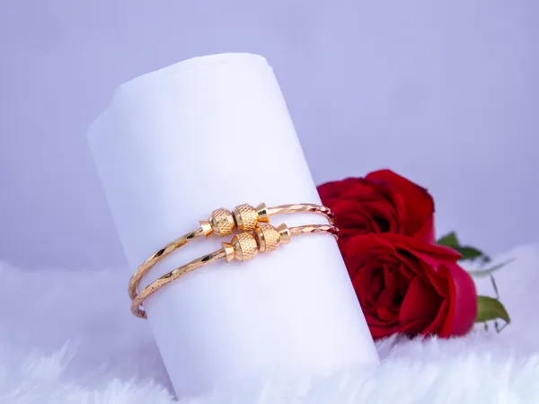 Gold_Metal_Textured_Cylindrical_Accent_Bangles_For_Women