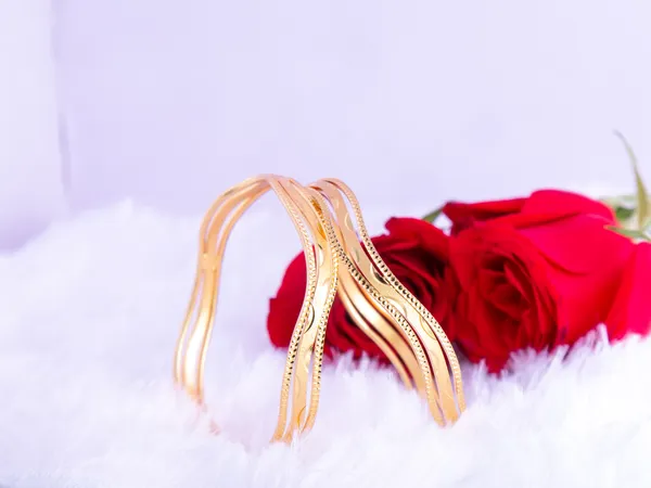 Gold_Metal_Slim_Textured_Layered_Bangles_For_Women
