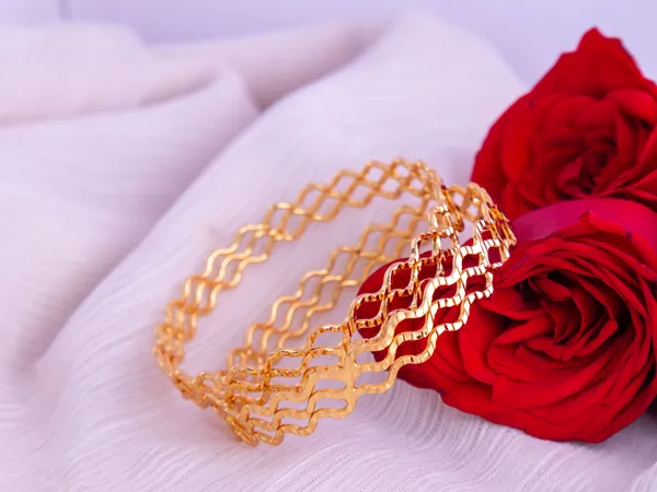 Gold_Metal_Open_Lattice_Wavy_Link_Bangle_Set_For_Women