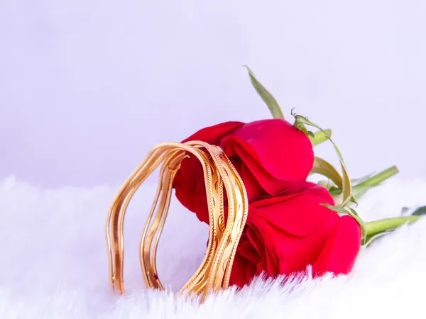 Gold_Metal_Slim_Textured_Layered_Bangles_For_Women