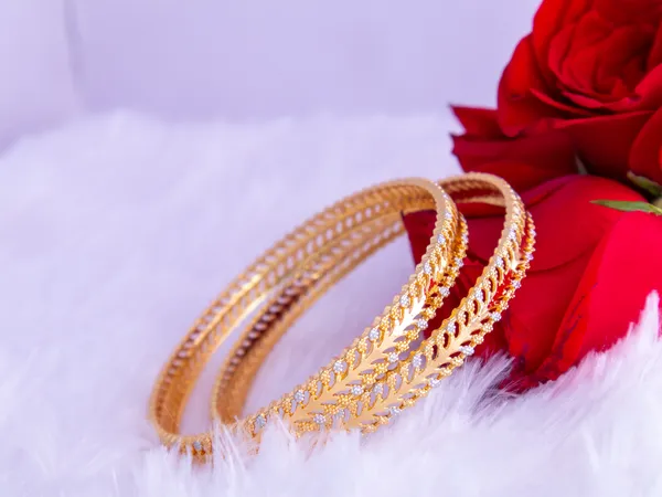 Gold_Metal_Leaf_Textured_Slim_Bangles_For_Women