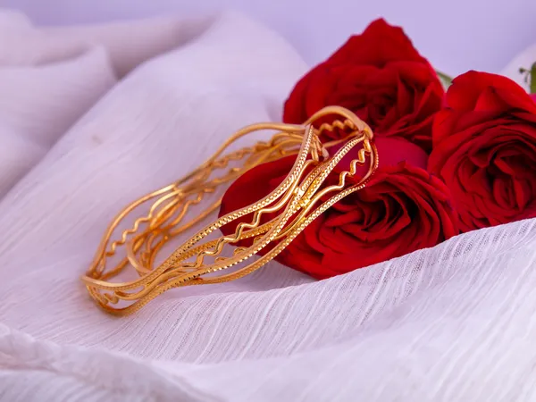 Gold_Metal_Wavy_Dotted_Patterned_Bangles_For_Women