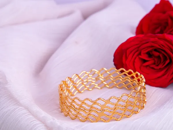 Gold_Metal_Open_Lattice_Wavy_Link_Bangle_Set_For_Women