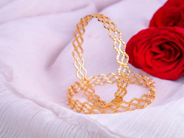Gold_Metal_Open_Lattice_Wavy_Link_Bangle_Set_For_Women