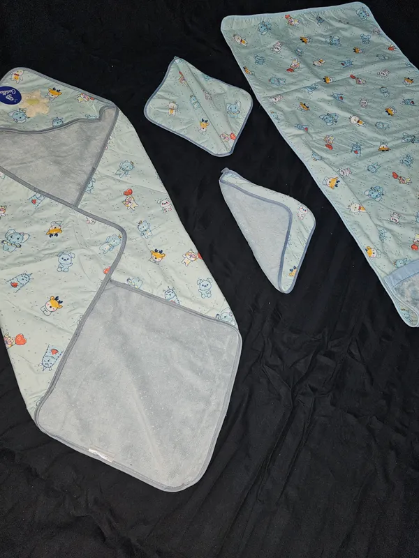 _Sky_Blue_Baby_Bedding_Set_(Dual_Towel_dry_sheet,_Dry_sheet_wrape,_2_Face_towels)
