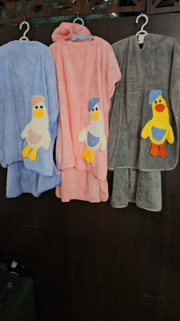 DuckieHug_Kids_Hooded_Bath_Poncho_Towel