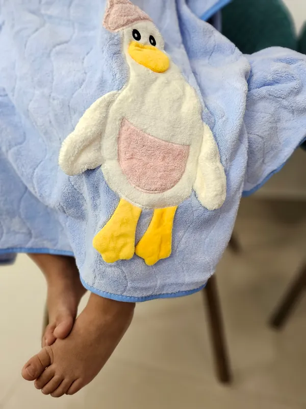 DuckieHug_Kids_Hooded_Bath_Poncho_Towel