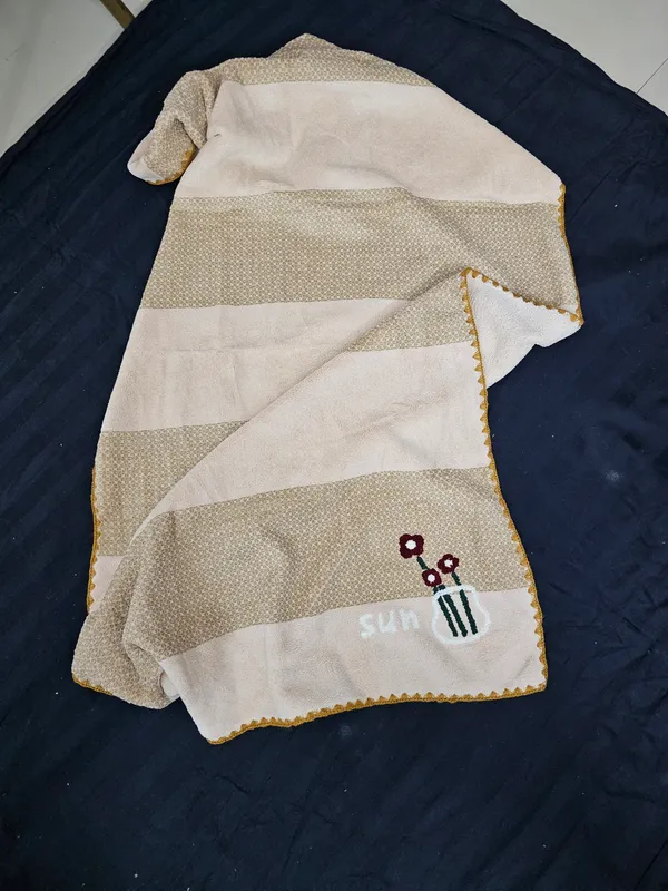 Dual_Colour_Bath_Towel_for_Newborn_&_Kids