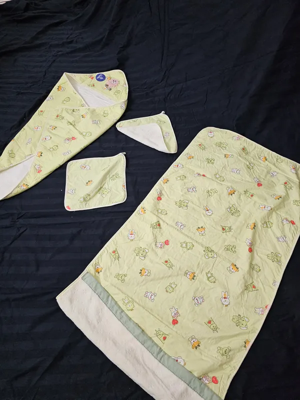 Yellow_Printed_Baby_Bedding_Set_(Dual_Towel_dry_sheet,_Dry_sheet_wrape,_2_Face_towels)