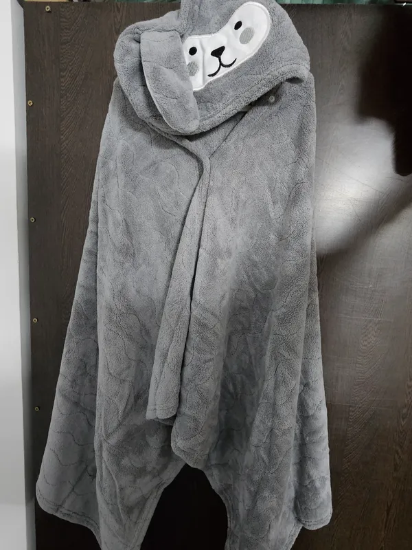 Grey_Plush_Hooded_Baby_Blanket_for_Infants